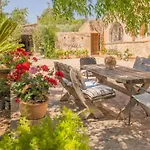Murtera- Traditional Country Manor House For 9 People 5 Bedrooms And 4 Bathrooms Near Sant Llorenc