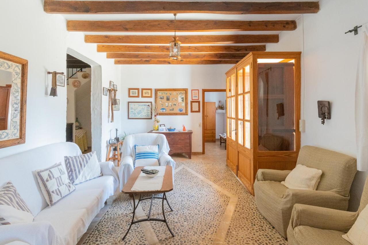 Vakantiehuis Murtera- Traditional Country Manor House For 9 People 5 Bedrooms And 4 Bathrooms Near Sant Llorenc