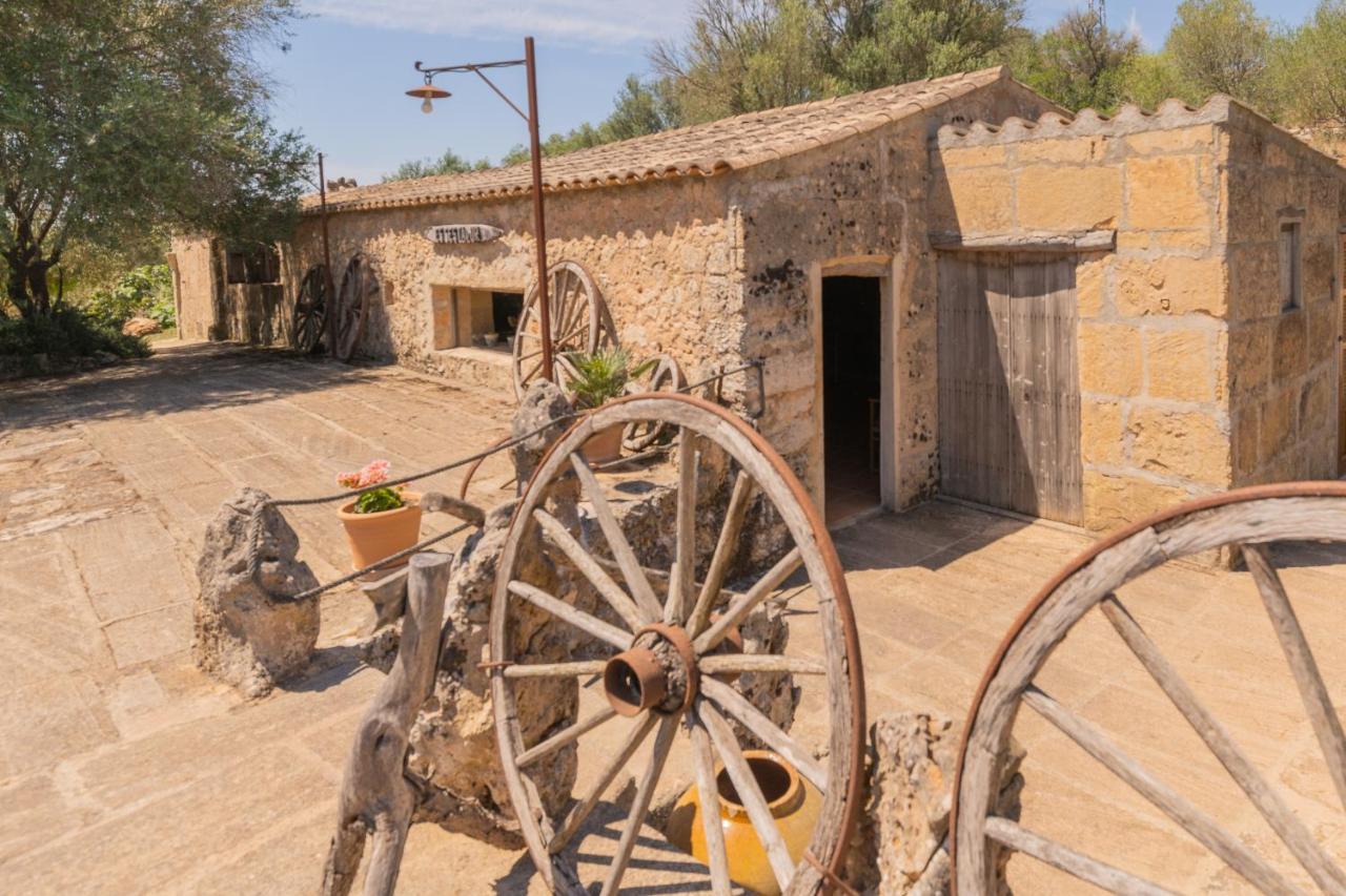 Murtera- Traditional Country Manor House For 9 People 5 Bedrooms And 4 Bathrooms Near Sant Llorenc